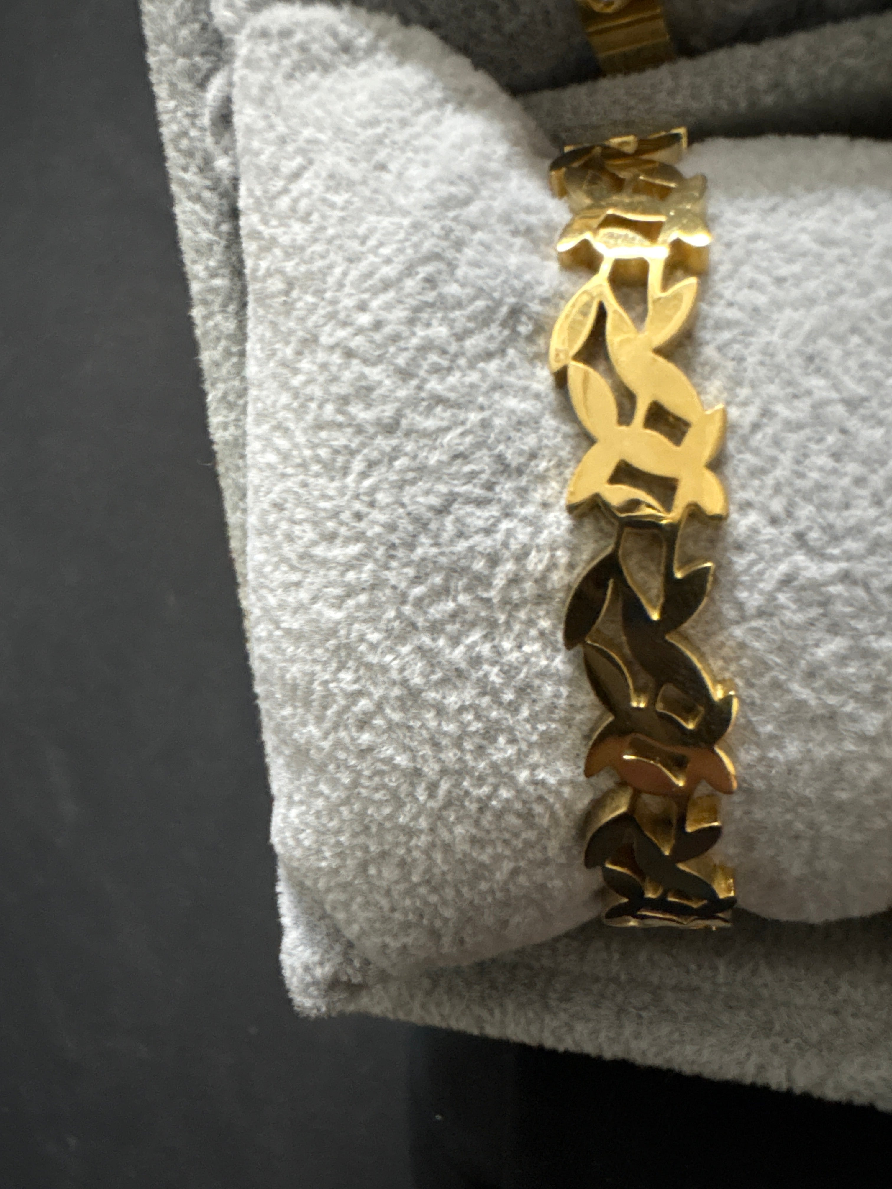 Modern Gold Luxe Handcuff