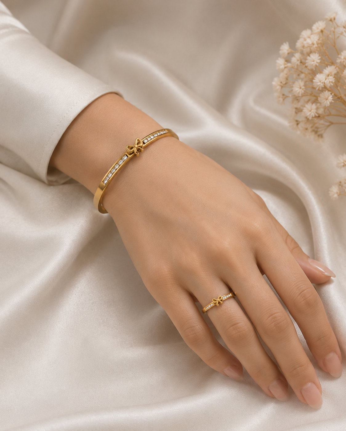 Elegant Bow Design Handcuff With Ring